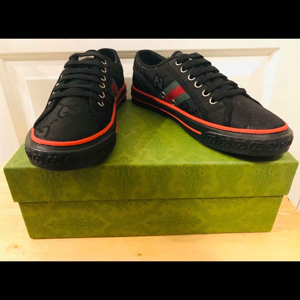 NEW women’s Gucci Sneakers tennis shoes NWT